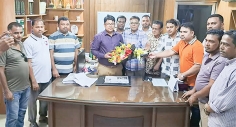 বিদায় উপলক্ষে ফুলেল শুভেচ্ছা  