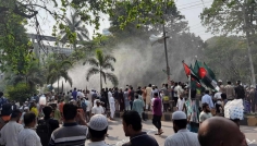 পরিবেশ ঠান্ডা রাখতে সমাবেশস্থলে পানি ছিটাচ্ছে সিটি করপোরেশন