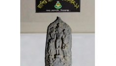 সিরাজগঞ্জে কষ্টি পাথরের বিষ্ণু মূর্তিসহ গ্রেপ্তার ৩