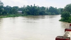 বিপৎসীমার উপর দিয়ে ধলাই নদীর পানি, ঝুঁকিতে প্রতিরক্ষা বাঁধ