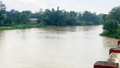 বিপৎসীমার উপর দিয়ে ধলাই নদীর পানি, ঝুঁকিতে প্রতিরক্ষা বাঁধ