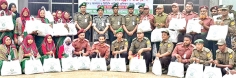 মহাপরিচালকের পক্ষে মানিকগঞ্জ জেলা আনসার ভিডিপির সদস্যদের ঈদ উপহার