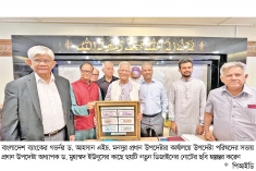 প্রধান উপদেষ্টার কাছে নতুন নকশার নোট হস্তান্তর  
