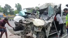 ট্রাকের পেছনে মাইক্রোবাসের ধাক্কা, নিহত ৩