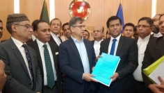 হাসিনাসহ ৭ জনের বিরুদ্ধে সালাহউদ্দিন আহমেদের গুমের অভিযোগ জমা