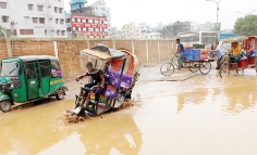 টানা বৃষ্টিতে সৃষ্ট হয়েছে জলাবদ্ধতা  