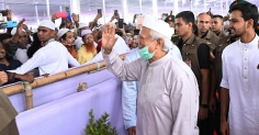 নামাজ শেষে দেশবাসীকে ঈদের শুভেচ্ছা জানালেন প্রধান উপদেষ্টা