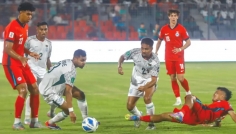 এক গোলে পিছিয়ে থেকে প্রথমার্ধ শেষ বাংলাদেশের