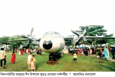 ঢাকায় এখনও ঈদের আমেজ  