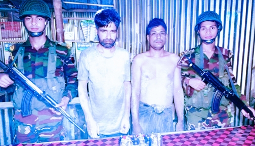 কুড়িগ্রামে সেনাবাহিনীর মাদকবিরোধী অভিযান, ফেনসিডিলসহ আটক ২