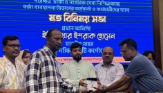 নগরভবনে সভা করছেন ইশরাক