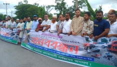 গজারিয়ায় সড়ক দুর্ঘটনা রোধে ইউটার্নের দাবিতে মানববন্ধন