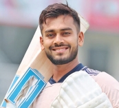 মিরাজের জন্য শেষ মুহূর্ত পর্যন্ত অপেক্ষা!  