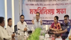 হকারদের ফুটপাত ছাড়তেই হবে: হাজীগঞ্জে ডিসি