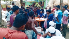 প্রতিবেশীর নতুন রিকশা দেখতে গিয়ে বিদ্যুৎস্পৃষ্টে নারীর মৃত্যু