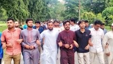 চবি শিক্ষার্থীদের ওপর স্থানীয়দের হামলা; প্রতিবাদে ইবিতে বিক্ষোভ