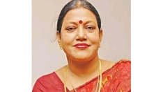 বাবা-মায়ের পাশে প্রস্তুত ফরিদা পারভীনের কবর