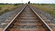 কটিয়াদীতে ট্রেনের নিচে কাটা পড়ে প্রাণ গেল যুবকের