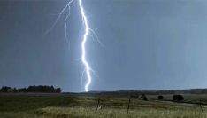 তজুমদ্দিনের মেঘনায় বজ্রপাতে জেলের মৃত্যু, আহত ৩