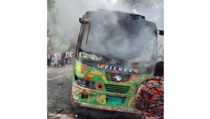 মুন্সীগঞ্জে বাসের ধাক্কায় মাদ্রাসাছাত্রীর নিহত, বাসে আগুন