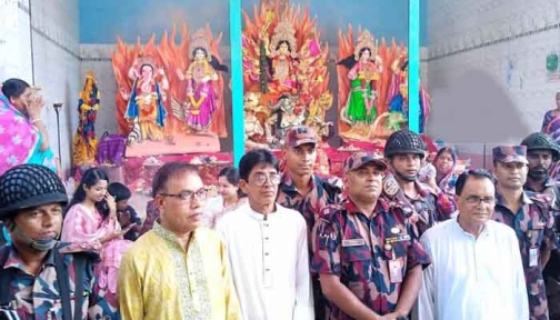 আখাউড়ায় দুর্গাপূজা পরিদর্শনে ২৫ বিজিবি অধিনায়ক