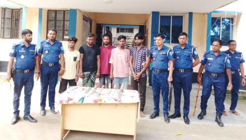 ব্রাহ্মণবাড়িয়ায় ৫ ডাকাত অস্ত্রসহ গ্রেপ্তার