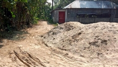 সিরাজগঞ্জে ব্যক্তিগত জায়গায় প্রকল্প স্থগিত করল প্রশাসন