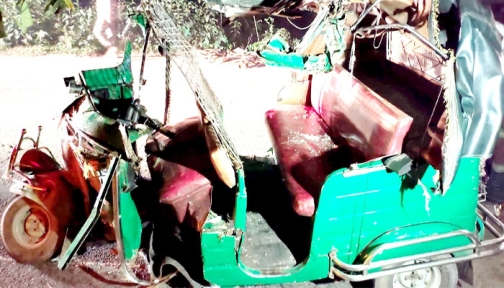 পূর্বধলায় ট্রাক–সিএনজি সংঘর্ষে নিহত ২, আহত ২