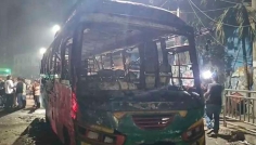 গভীর রাতে রাজধানীতে তিন বাস ও প্রাইভেটকারে আগুন