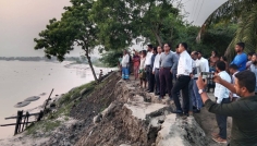 দেবহাটায় ইছামতী নদীর বেড়িবাধ ঝুকিপূর্ণ, উপ-সচিবের পরিদর্শন