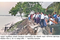 দেবহাটায় ইছামতির বেড়িবাঁধে ভাঙন  