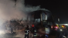 ঢাকা-টাঙ্গাইল মহাসড়কে যাত্রীবাহী চলন্ত বাসে আগুন