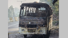 মানিকগঞ্জে গভীর রাতে স্কুলবাসে আগুন, চালক দগ্ধ