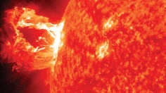 পৃথিবীতে আঘাত হানছে সৌরঝড়  