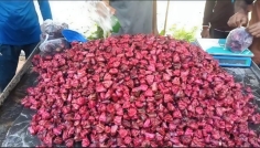 কম খরচে বেশি লাভ, সাতক্ষীরায় জনপ্রিয় হচ্ছে পানিফল চাষ