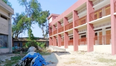 বিদ্যালয় ভবন নির্মাণকালেই ফাটল, নিম্নমানের সামগ্রী ব্যবহারের অভিযোগ