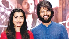 বিজয়ের সঙ্গে বিয়ে নিয়ে মুখ খুললেন রাশমিকা  