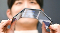 স্যামসাংয়ের প্রথম মাল্টি ফোল্ডিং ফোন উন্মোচন  