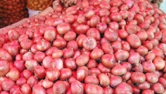 চট্টগ্রামের খাতুনগঞ্জে পেঁয়াজের দামের নিম্নগতি