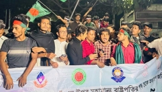 শিক্ষা ভবনের সামনে রাতেও আন্দোলনরত শিক্ষার্থীদের অবস্থান