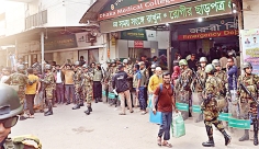 অনাকাঙ্ক্ষিত পরিস্থিতি এড়াতে মেডিকেলে সেনা মোতায়েন  