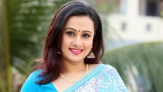 কালো শাড়িতে গ্ল্যামারাস পূর্ণিমা