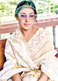 বিজয় দিবসের নাটকে মৌ  