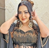 মিষ্টি হাসিতে বোল্ডলুকে তানহা তাসনিয়া  