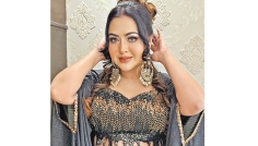 মিষ্টি হাসিতে বোল্ডলুকে তানহা তাসনিয়া