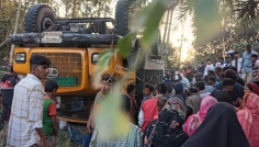 নওগাঁয় ট্রাক চাপায় অটোরিকশা চালক নিহত, আহত ৩