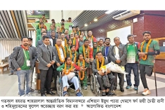 ফুলেল সংবর্ধনায় সিক্ত চৈতী-শহিদুল্লাহ  