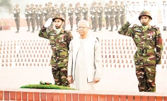 বীর শহিদদের প্রতি শ্রদ্ধা নিবেদন  