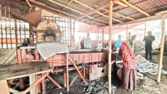 চুয়াডাঙ্গায় জনবসতিপূর্ণ এলাকায় অনুমোদনহীন সার কারখানা