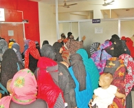 ডেঙ্গুর চিকিৎসা নিতে ভিড় করছেন রোগীরা  